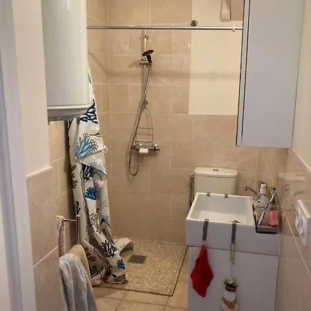 Bastidon, 5 People Near Beach, Sea View, Quiet Apartament Le Lavandou