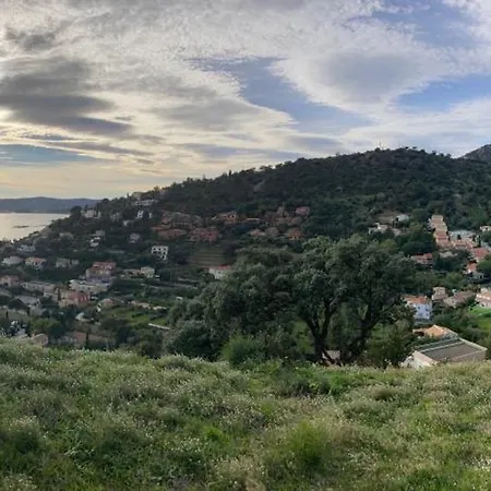 Bastidon, 5 People Near Beach, Sea View, Quiet Apartament Le Lavandou